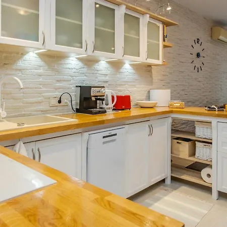 Lovely 3bd Flat With Parking And Sea View By Flаt Manаger 체르노모레츠