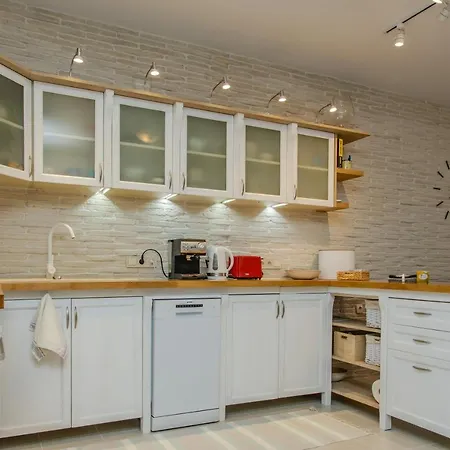 아파트 Lovely 3bd Flat With Parking And Sea View By Flаt Manаger