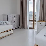 Lovely 3bd Flat With Parking And Sea View By Flаt Manаger Lägenhet